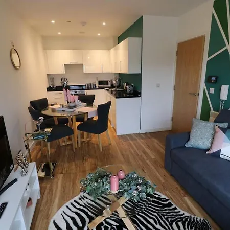 The Cross Green - Leeds 2bed Apt With Free Parking * Leeds (West Yorkshire)