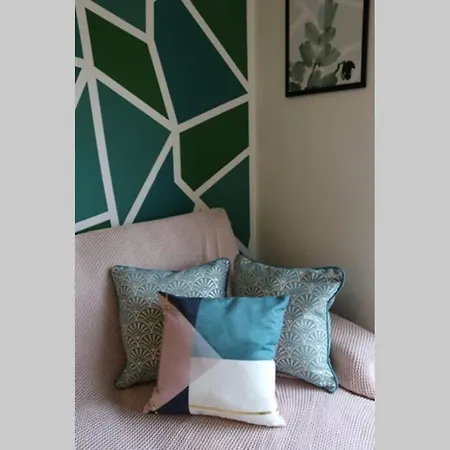 The Cross Green - Leeds 2bed Apt With Free Parking