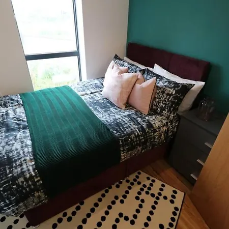 The Cross Green - Leeds 2bed Apt With Free Parking * Leeds (West Yorkshire)